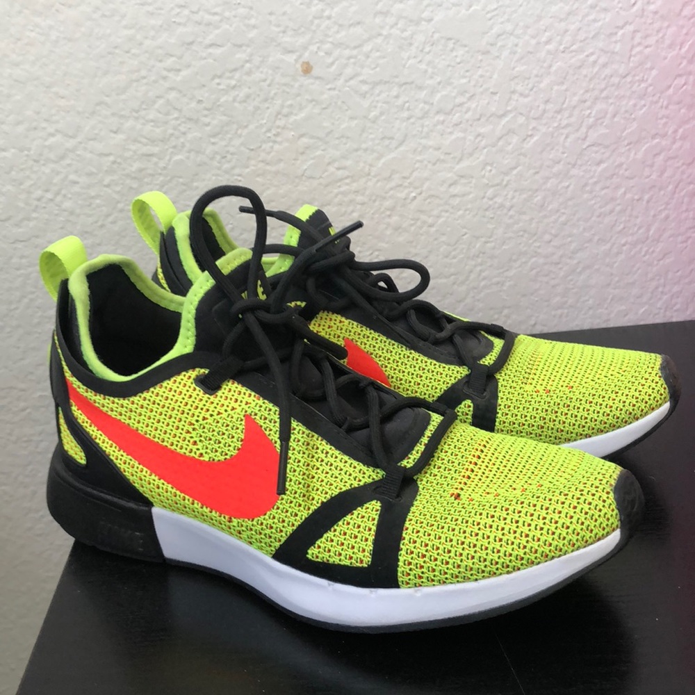 NWOT Nike Duel Racer Volt size 8 Ladies